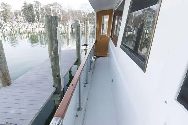 Slide: The Image of Hatteras 61 Cockpit Motoryacht 1982 - 4