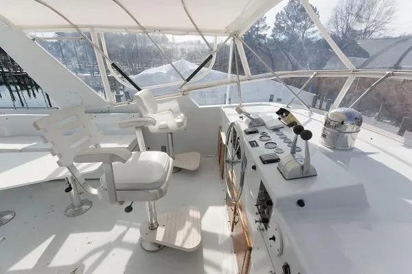 Slide: The Image of Hatteras 61 Cockpit Motoryacht 1982 - 9