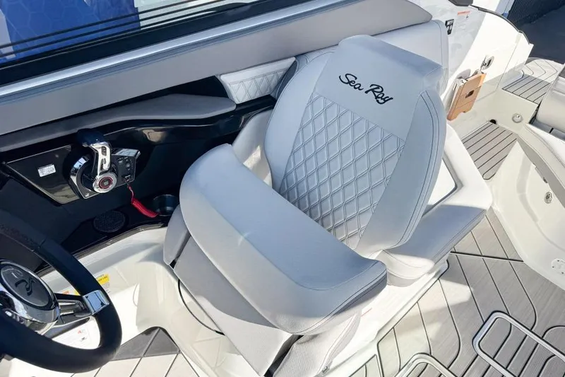 Slide: The Image of Luxury helm seat on 2026 Sea Ray SLX 260 boat with diamond stitching. - 22