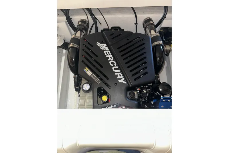 Slide: The Image of 2005 Fountain 27 Fever boat engine, featuring a Mercury cover. - 15