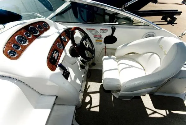 Slide: The Image of Sea Ray 260 Sundancer VA 2001 - 8