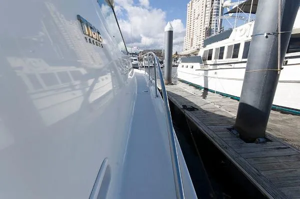 Slide: The Image of Tiara 4300 Sovran IPS 2006 - 9