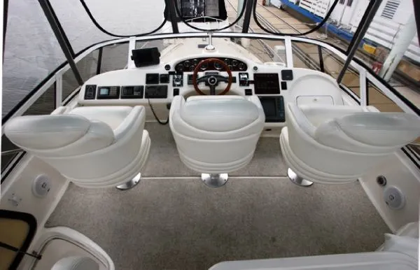 Slide: The Image of Sea Ray 400 Sedan Bridge (MD) 1999 - 10