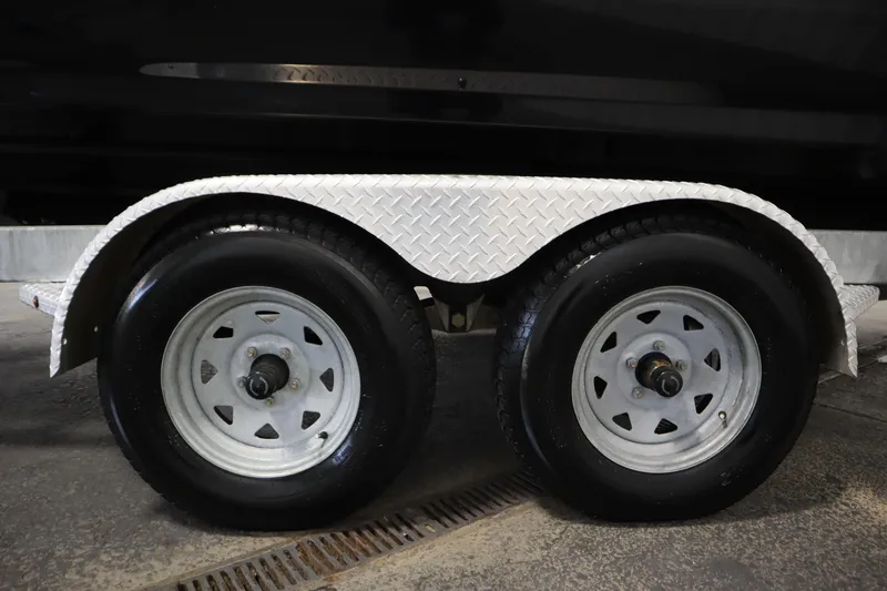 Slide: The Image of Trailer wheels of 2023 Yamaha Boats 222XD, featuring diamond plate fender. - 54