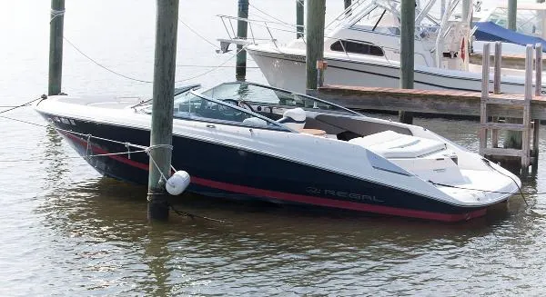 Slide: The Image of Regal 2200 Bowrider 2008 - 1