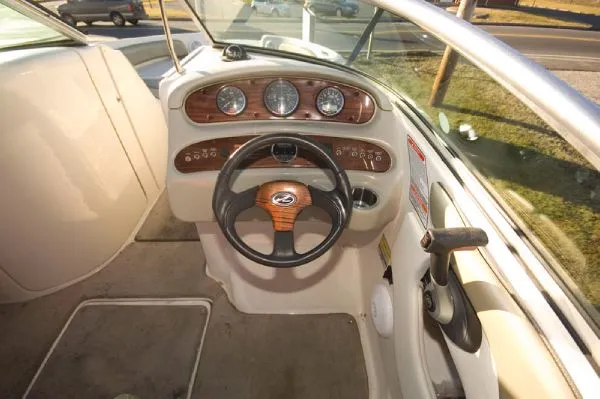 Slide: The Image of Sea Ray 240 Sundeck (MD) 2006 - 6