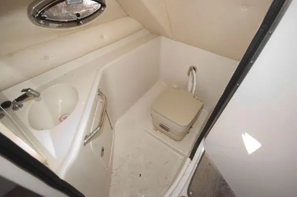 Slide: The Image of Sea Ray 240 Sundeck (MD) 2006 - 7