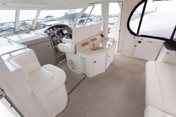 Slide: The Image of Sea Ray 390 Motor Yacht MD 2004 - 3
