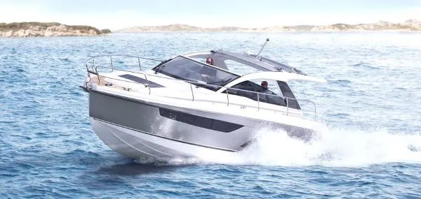 Slide: The Image of Sealine S330 2015 - 0