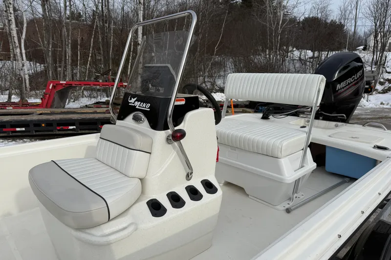 Slide: The Image of 2016 Mako Pro Skiff 17 CC boat interior with seating and steering console. - 27