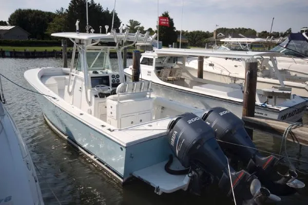 Slide: The Image of Regulator Marine 26 Forward Seating MD 2004 - 3