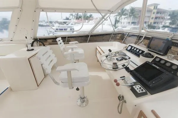 Slide: The Image of Viking 55 Motoryacht Walkaround 1989 - 5