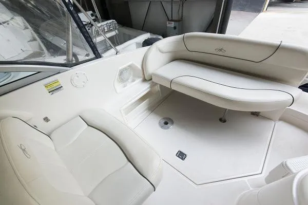 Slide: The Image of Monterey 245 Cruiser 2003 - 9