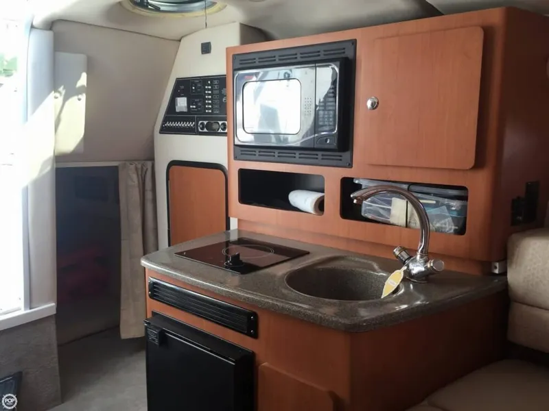 Slide: The Image of Crownline Boats 250 CR 2004 - 4