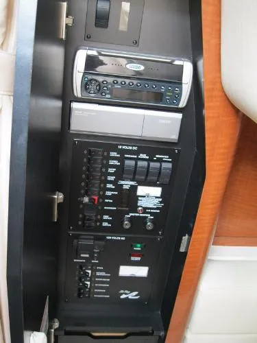 Slide: The Image of Sea Ray 320 Sundancer 2003 - 4