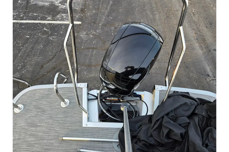 Slide: The Image of 2021 Bennington L 22 Quad Bench boat with outboard motor and railing. - 16