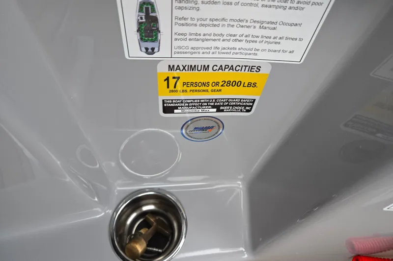 Slide: The Image of 2021 Moomba Max boat capacity label, 17 persons or 2800 lbs limit. - 14