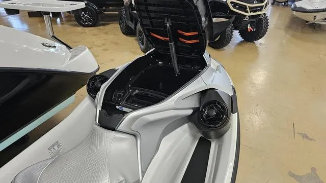Slide: The Image of Sea-Doo GTR 230 2026 - 8