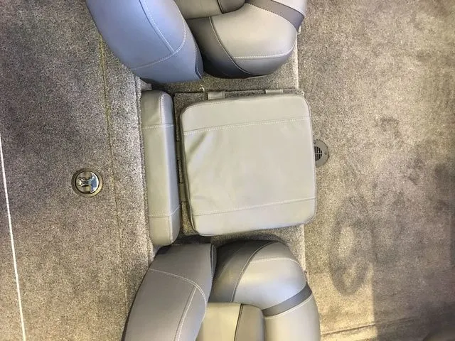 Slide: The Image of Tracker Pro Team 190 TX 2026 - 11