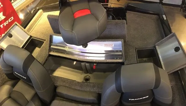 Slide: The Image of Tracker Pro Team 190 TX 2026 - 13