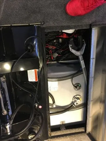 Slide: The Image of Tracker Pro Team 190 TX 2026 - 14