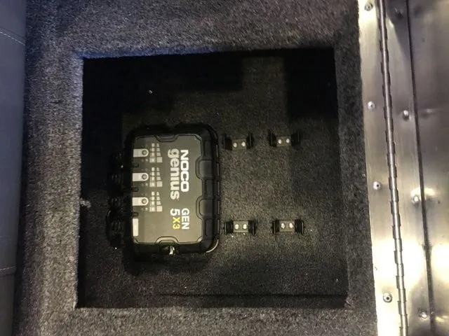 Slide: The Image of Tracker Pro Team 190 TX 2026 - 15