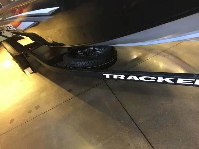 Slide: The Image of Tracker Pro Team 190 TX 2026 - 6