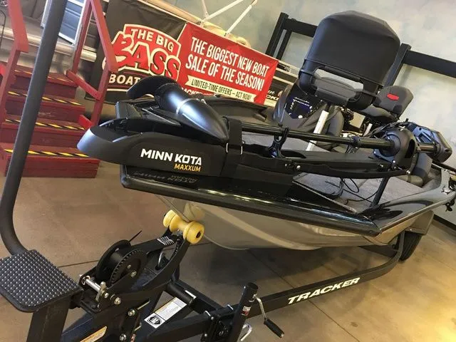 Slide: The Image of Tracker Pro Team 190 TX 2026 - 9