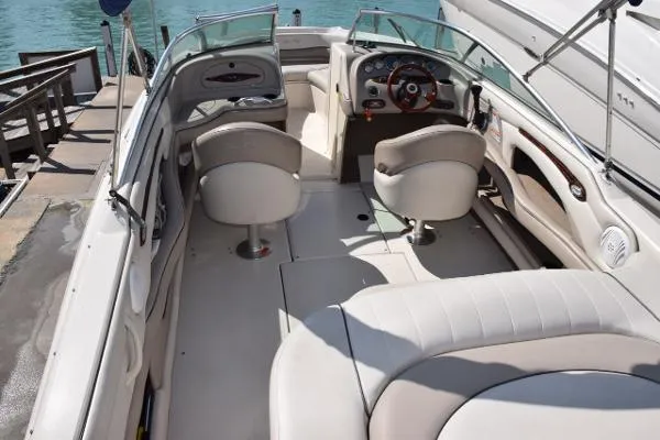 Slide: The Image of Sea Ray 240 Bow Rider 2003 - 9