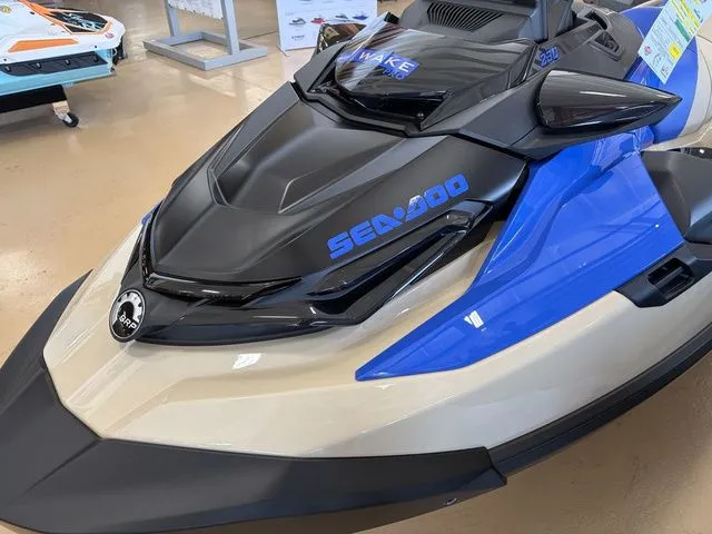 Slide: The Image of Sea-Doo Wake 2026 - 13