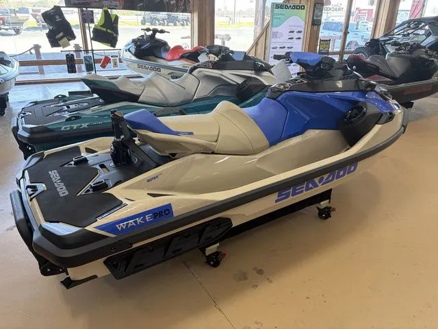 Slide: The Image of Sea-Doo Wake 2026 - 25