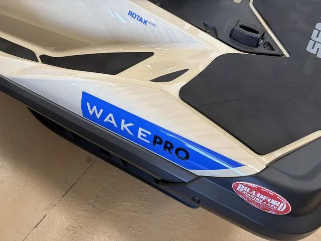 Slide: The Image of Sea-Doo Wake 2026 - 5
