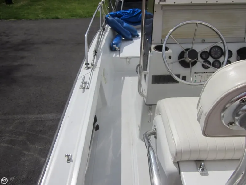Slide: The Image of Boston Whaler 190 Outrage 1993 - 10