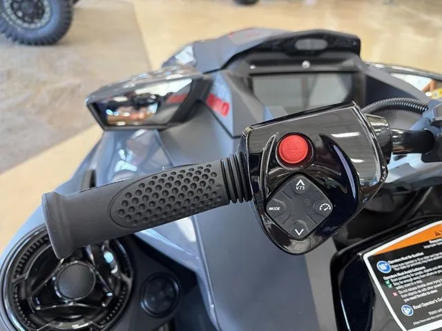 Slide: The Image of Sea-Doo GTR-X 300 2026 - 10