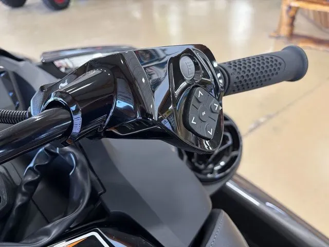 Slide: The Image of Sea-Doo GTR-X 300 2026 - 11