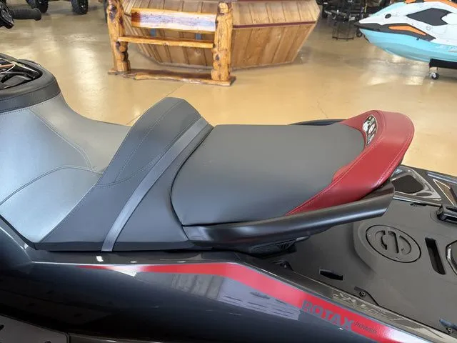 Slide: The Image of Sea-Doo GTR-X 300 2026 - 17