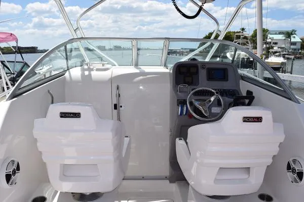 Slide: The Image of Robalo R245 Walkaround 2014 - 10