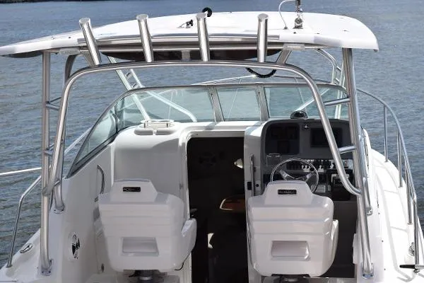 Slide: The Image of Robalo R245 Walkaround 2014 - 9