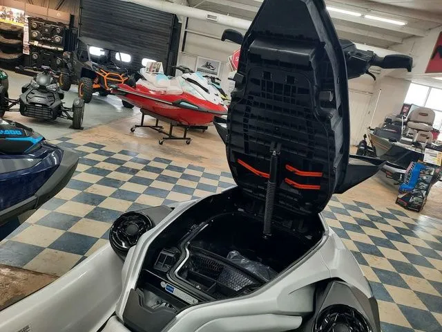 Slide: The Image of Sea-Doo GTR 230 2026 - 4