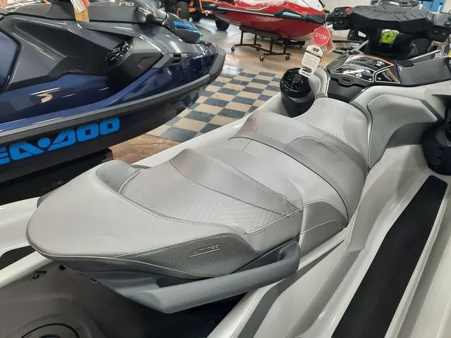 Slide: The Image of Sea-Doo GTR 230 2026 - 6