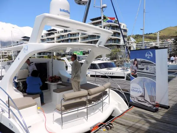 Slide: The Image of TRU32 Power Catamaran 2017 - 7