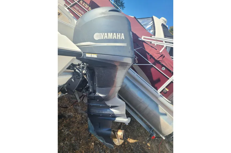 Slide: The Image of Yamaha outboard motor on a 1995 Mako 201 Center Console boat. - 15