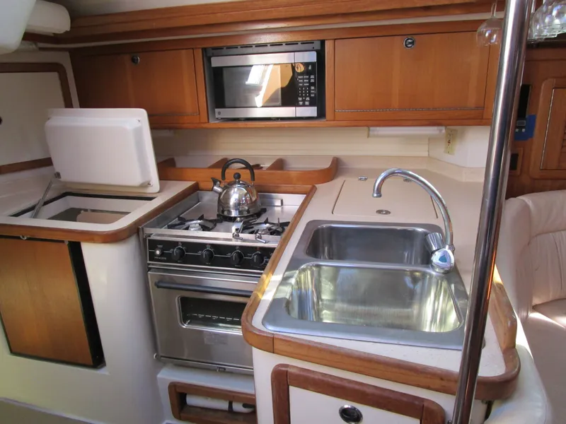 Slide: The Image of Catalina 42 MkII 2001 - 27