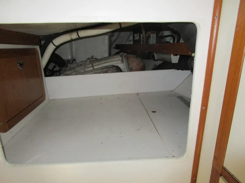 Slide: The Image of Catalina 42 MkII 2001 - 34