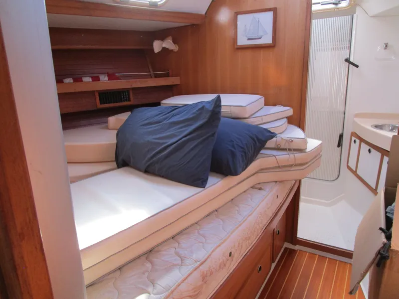 Slide: The Image of Catalina 42 MkII 2001 - 40