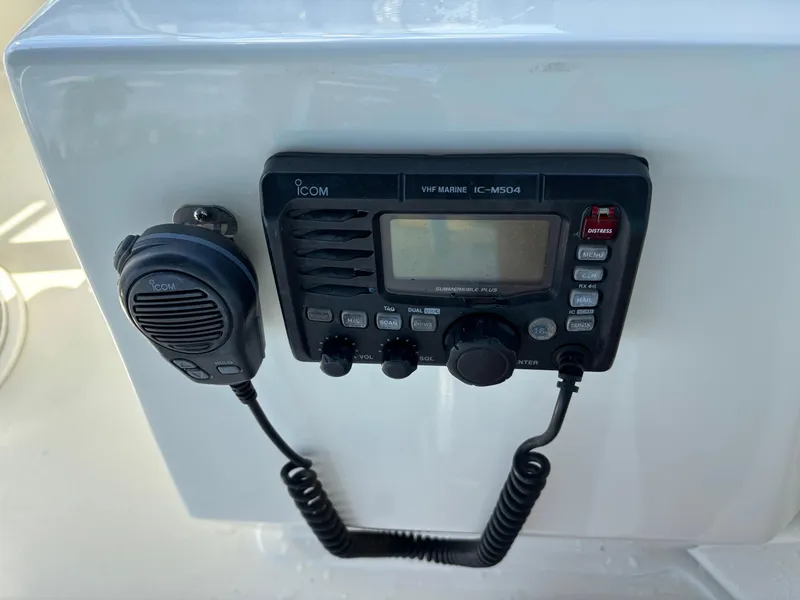 Slide: The Image of ICOM radio on 2004 Sabreline 36 Sedan boat. - 15