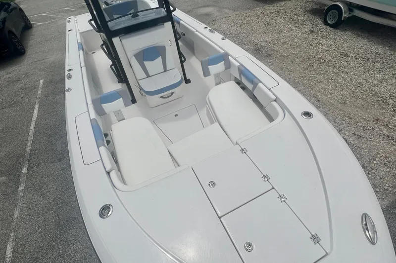 Slide: The Image of 2025 Robalo 266 Cayman SD boat with spacious seating and sleek design. - 15