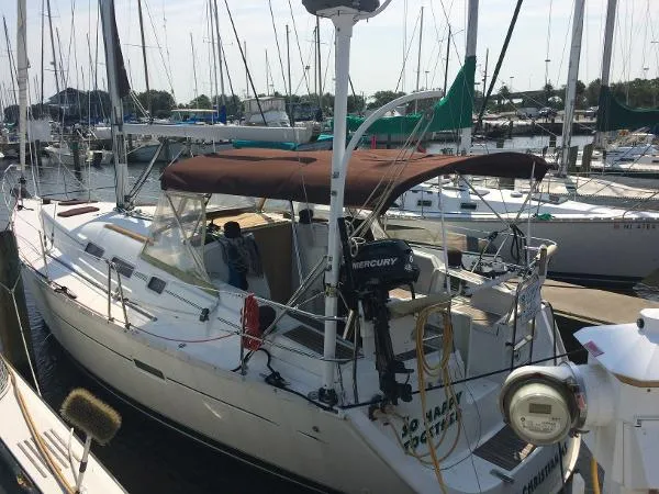 Slide: The Image of Beneteau 373 with Generator 2005 - 1
