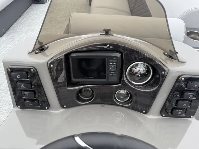 Slide: The Image of Angler Quest 8524 Family Fish LE 2026 - 10