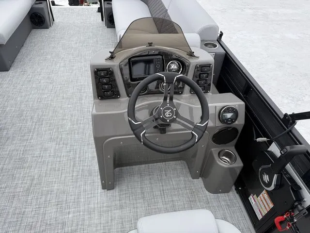 Slide: The Image of Angler Quest 8524 Family Fish LE 2026 - 7